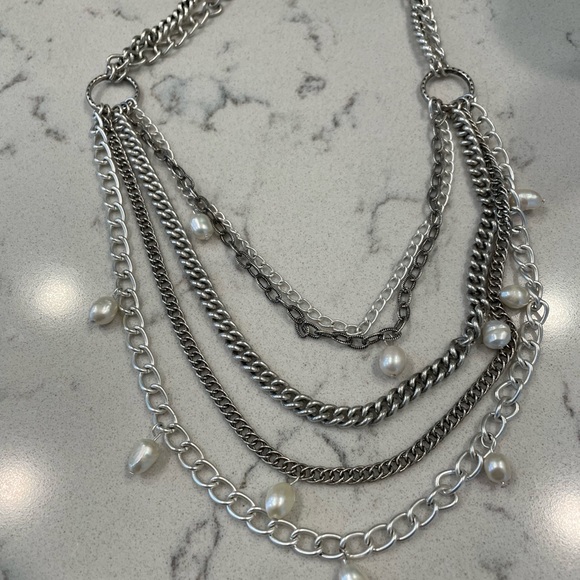 “Vintage” silver and Pearl chain layered necklace by Stella & Dot. Classic style - Picture 2 of 3